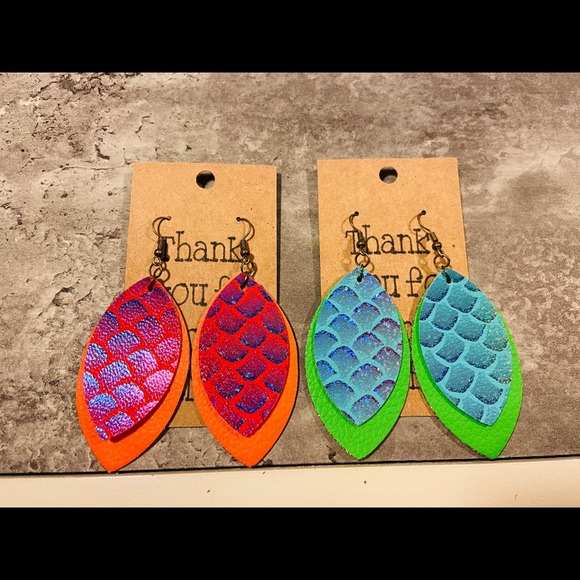 ALNEIO earrings - Picture 1 of 3